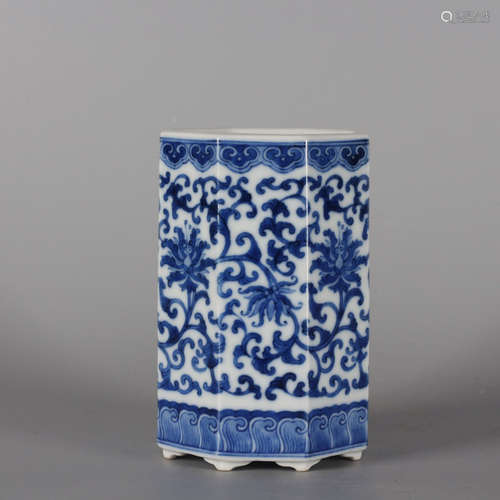 A Chinese Blue and White Floral Porcelain Octagonal Brush Pot