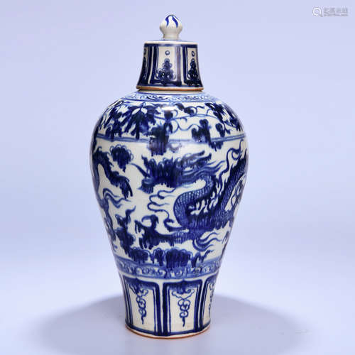 A Chinese Blue and White Dragon Pattern Porcelain Vase