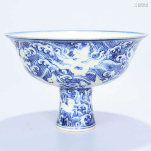 A Chinese Blue and White Floral Porcelain Standing Bowl