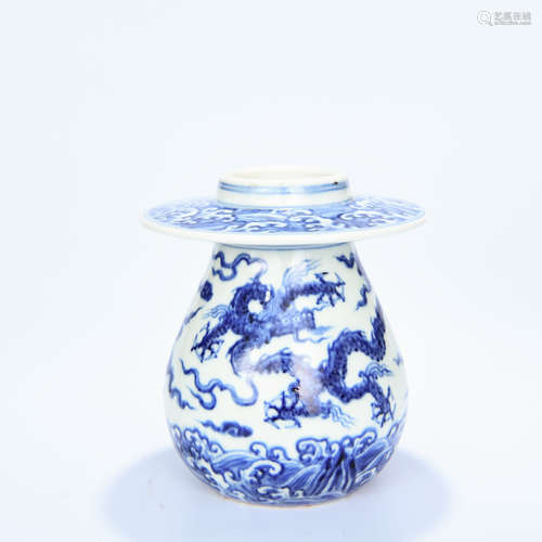 A Chinese Blue and White Dragon Pattern Porcelain Vase