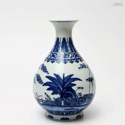 A Chinese Blue and White Floral Porcelain Vase