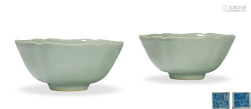 清道光   青釉花口碗 （一对） 清代单色釉瓷器