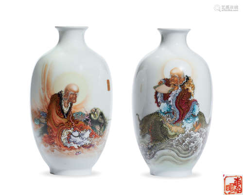 吴惠明 2007年（丁亥年)、2015年(乙未年)   粉彩罗汉瓷瓶 （一对） 现当代及其它瓷器