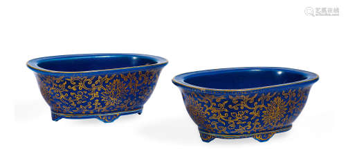 清中期 霁蓝描金缠枝花卉四足花盆 （一对） 清代其它彩釉瓷器