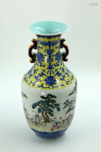 Chinese Qing Dynasty Famille Rose Porcelain Bottle