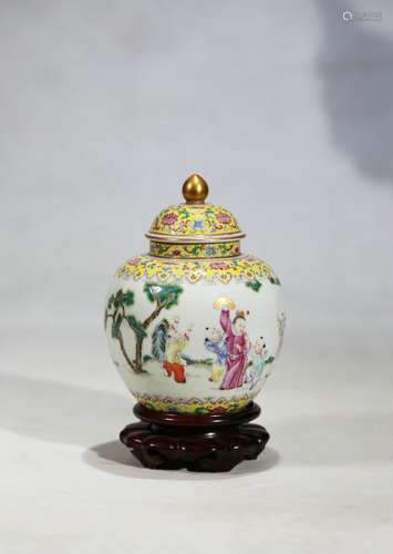 Chinese Qing Dynasty Jiaqing Period Famille Rose Porcelain Cover Jar