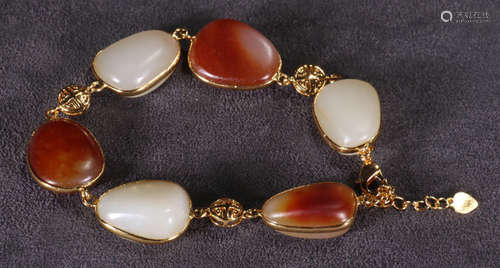 A HETIAN JADE STRING BRACELET WITH 18K GOLD