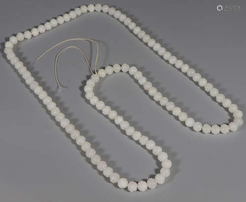 A HETIAN WHITE JADE STRING NECKLACE