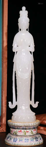 A HETIAN JADE GUANYIN BUDDHA STATUE