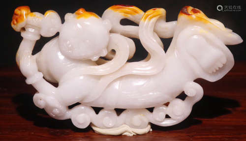 A HETIAN JADE FIGURE PENDANT