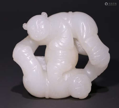 A HETIAN JADE FIGURE PENDANT