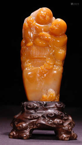 A TIANHUANG STONE SEAL SHAPED WITH FIGURE