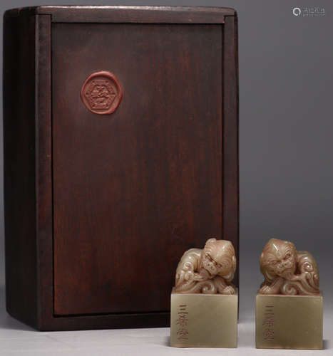 PAIR OF SHOUSHAN STONE SEAL SHAPED WITH BEAST