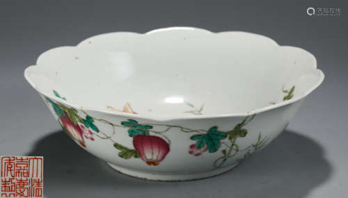 A WUCAI GLAZE BOWL WITH FLOWER PATTERN