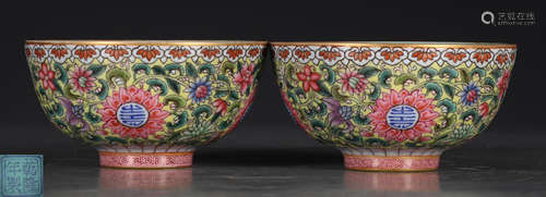 PAIR OF FAMILLE ROSE GLAZE BOWL WUTH FLOWER PATTERN