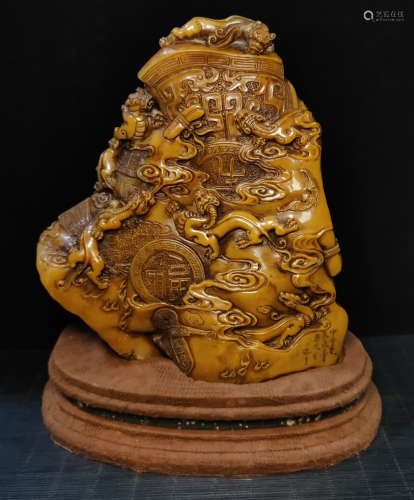 A TIANHUANG STONE ORNAMENT CARVED WITH BEAST