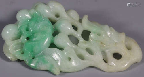 A JADEITE PENDANT CARVED WITH GRAPES&SQUIRREL