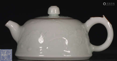 A WHITE GLAZE TEA POT