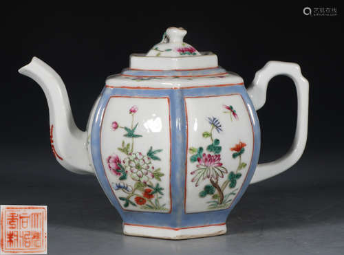 A FAMILLE ROSE GLAZE TEA POT WITH FLOWER PATTERN