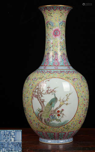 A YELLOW BASE FAMILLE ROSE GLAZE VASE WITH BIRD&FLOWER PATTERN