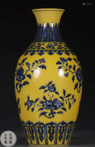 A BLUE&YELLOW GLAZE VASE WITH PEACH PATTERN