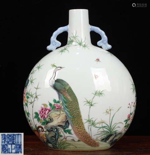 A FAMILLE ROSE GLAZE VASE WITH FLOWER&PEACOCK PATTERN