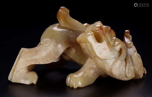 AN ANTIQUE JADE BEAST PENDANT