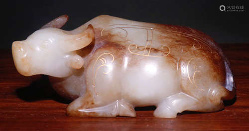 AN ANTIQUE JADE COW PENDANT