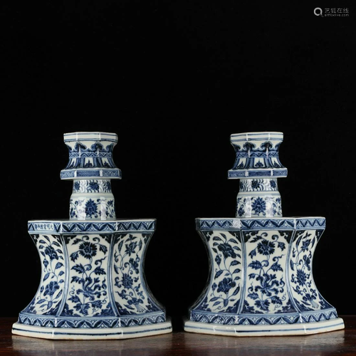 ANCIENT CHINESE BLUE AND WHITE CANDLESTI…