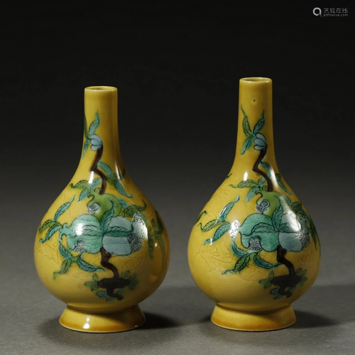 A PAIR OF ANCIENT CHINESE YELLOW GLAZED B…