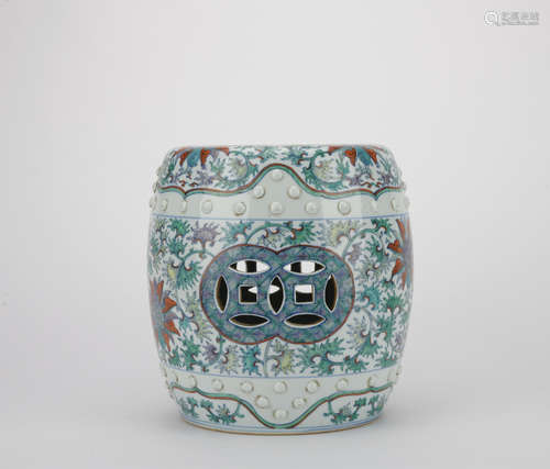 Qing dynasty multicolored jar with flowers pattern