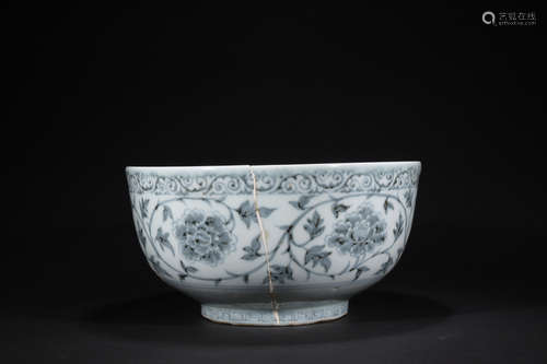 A blue and white 'floral' bowl,Qing dynasty