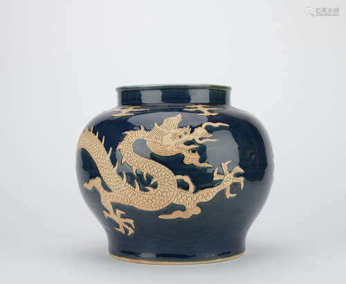 Ming dynasty blue glaze jar with dragon pattern