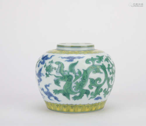 Qing dynasty multicolored jar with dragon pattern