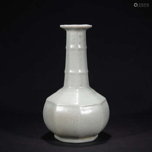 A officer glazed bottle,Qing dynasty