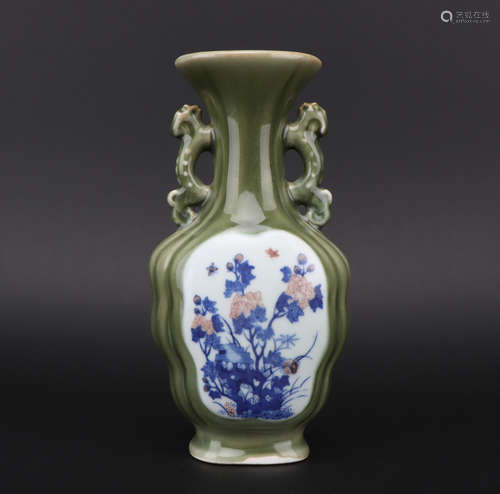 Qing dynasty blue and white bottle