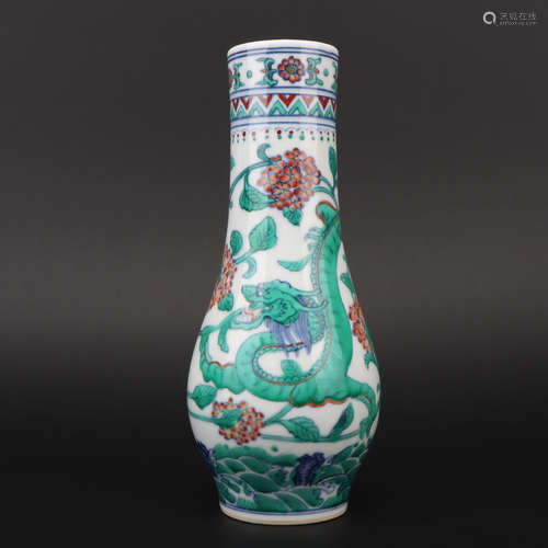 Qing dynasty Dou Cai bottle with dragon pattern