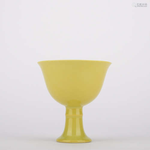 Qing dynasty yellow glaze stem cup