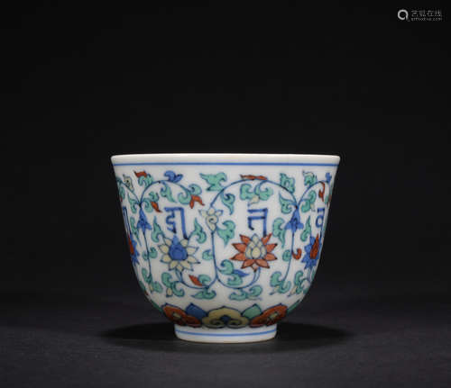 A DouCai 'floral' cup,Ming dynasty