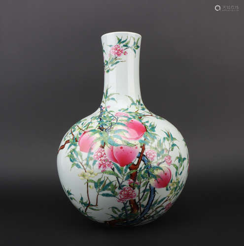 Qing dynasty famille-rose bottle