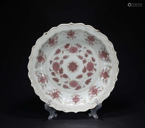 A copper-red-glazed 'floral' plate,Qing dynasty