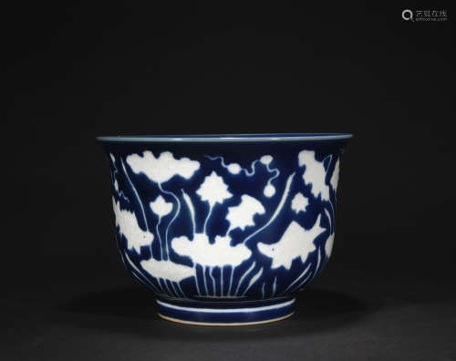 A blue glazed 'waterweeds' jar,Ming dynasty