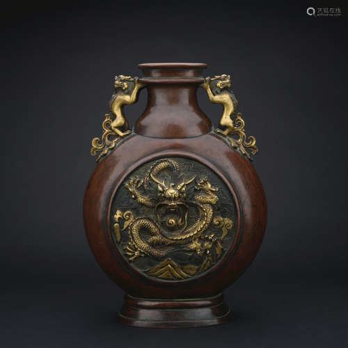 Qing dynasty gilt bronze bottle