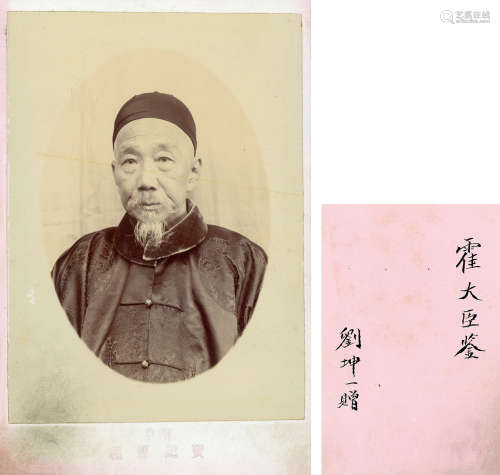 宝记照相馆 1896-1902 宝记照相馆 刘坤一肖像橱柜照 蛋白照片 / Albumen Print
