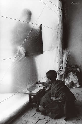 杨延康 2007 杨延康 背诵经文的小僧人，四川 银盐纸基 / Gelatin Silver Print，签名，13/20 