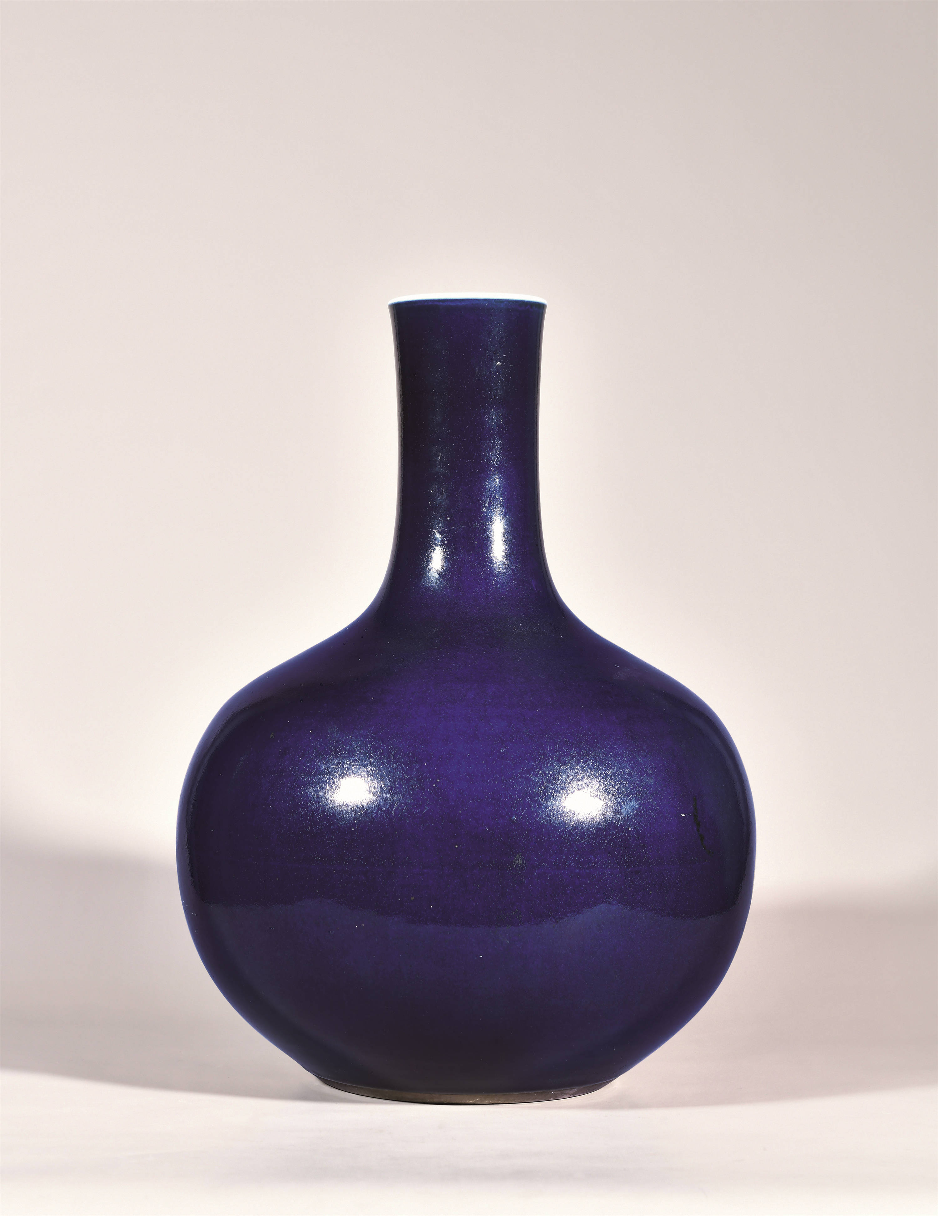 清雍正霁蓝釉天球瓶
