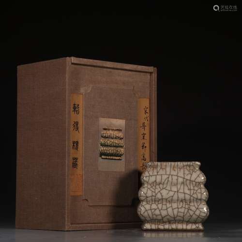 A Chinese Porcelain Ge Kiln Brush Washer