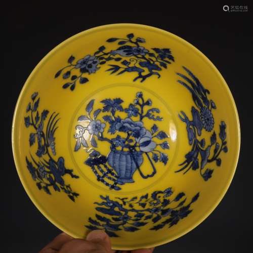 A Chinese Porcelain Yellow Glazed Blue&White Floral Bowl