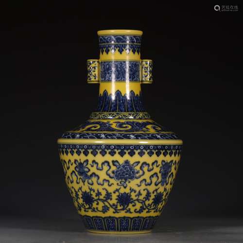 A Chinese Porcelain Yellow Glazed Blue&White Two-Ear Vase