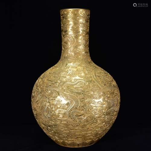 A Chinese Porcelain Dragon Pattern Bottle Vase With Gilding